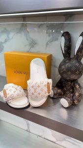 صندل پفکی برند ال وی کد:0024