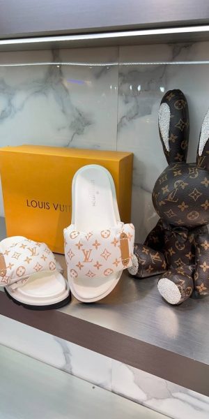 صندل پفکی برند ال وی کد:0024