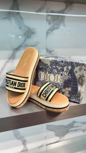 صندل برند دیور کد:0031