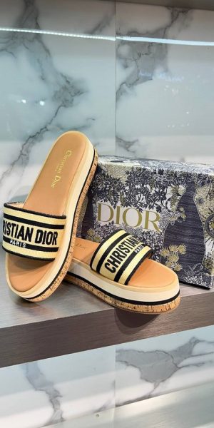 صندل برند دیور کد:0031