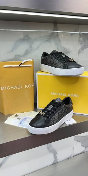 کتونی برند مایکل کرس کد:0032